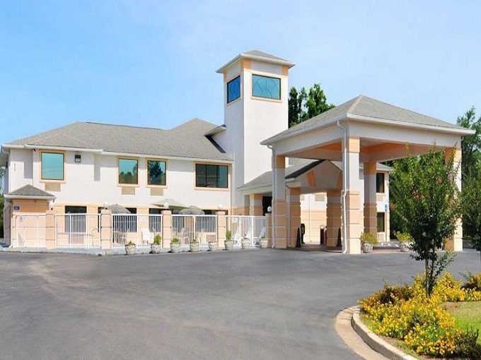 Executive Inn & Suites